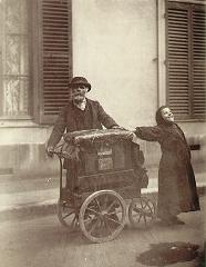 atget_organ_grinder.jpg